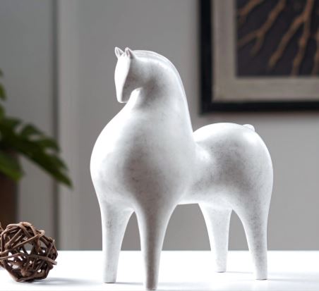 Curvatura Equestrian: Horse Accent