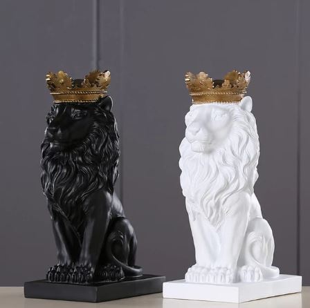 Nordic Minimalist Regal Lion