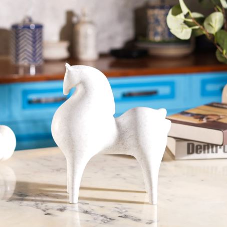 Curvatura Equestrian: Horse Accent