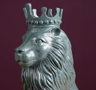 Nordic Minimalist Regal Lion