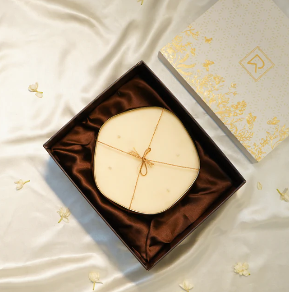 Large Circular Scented Candle in Metal Urli
