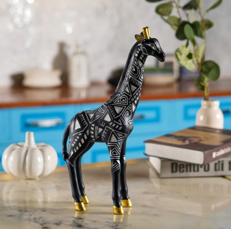 Giraffe Grandeur: Tribal Majesty