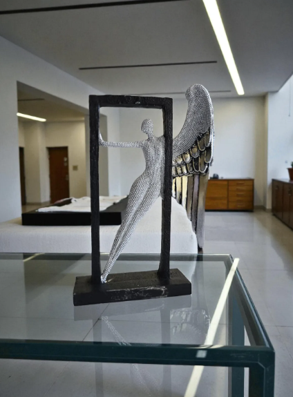 Glittering Lady with 1 Wing