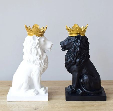 Nordic Minimalist Regal Lion