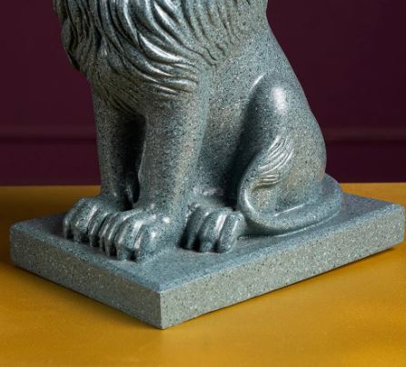 Nordic Minimalist Regal Lion