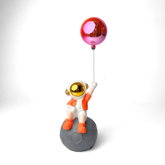 Royal Astronaut With Balloon Showpiece