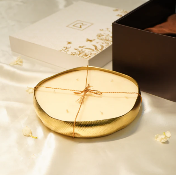 Large Circular Scented Candle in Metal Urli