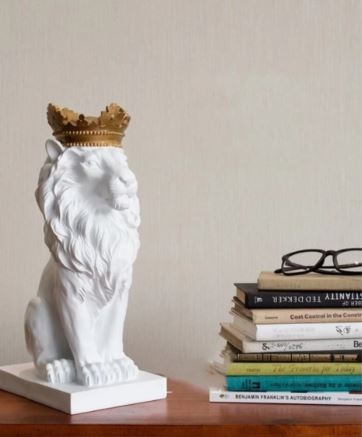 Nordic Minimalist Regal Lion