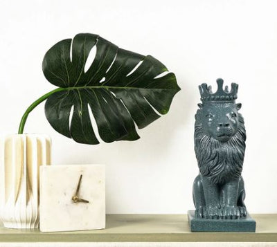 Nordic Minimalist Regal Lion