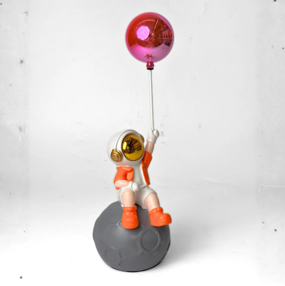Royal Astronaut With Balloon Showpiece