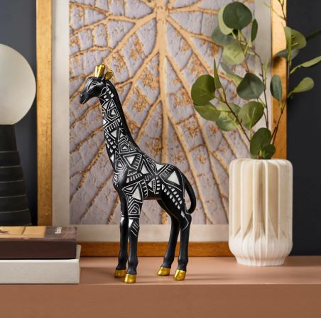 Giraffe Grandeur: Tribal Majesty