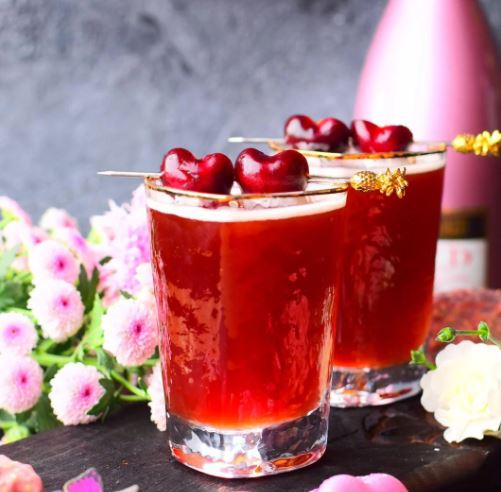 Divine Cocktail Glass with Gold Rim - Set Of 2