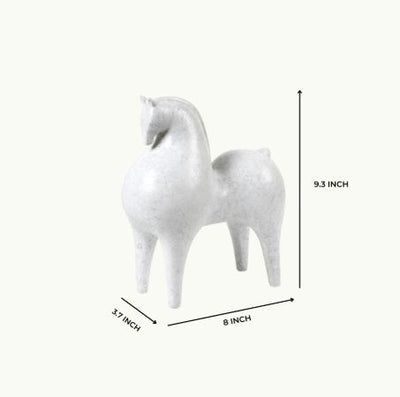 Curvatura Equestrian: Horse Accent