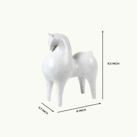Curvatura Equestrian: Horse Accent