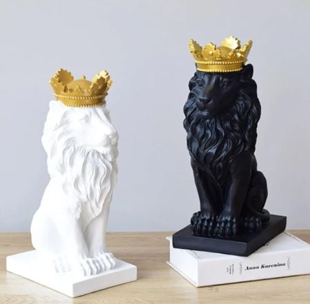 Nordic Minimalist Regal Lion