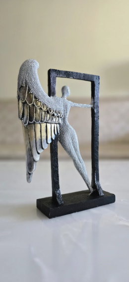 Glittering Lady with 1 Wing