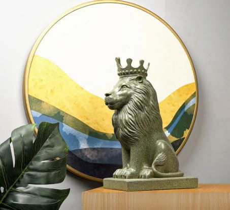 Nordic Minimalist Regal Lion