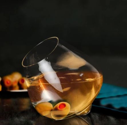 Tip-Toe Shell Drinking Glass