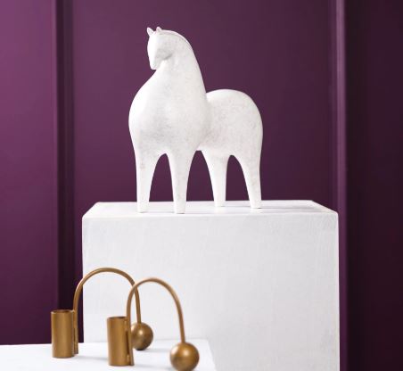 Curvatura Equestrian: Horse Accent