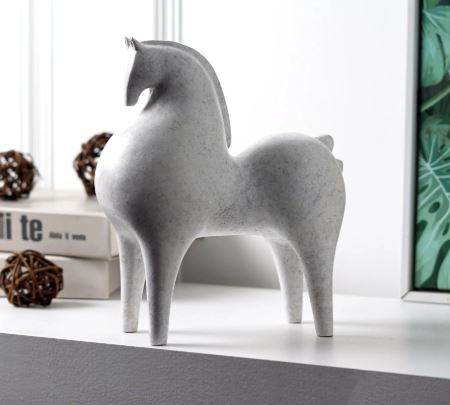 Curvatura Equestrian: Horse Accent