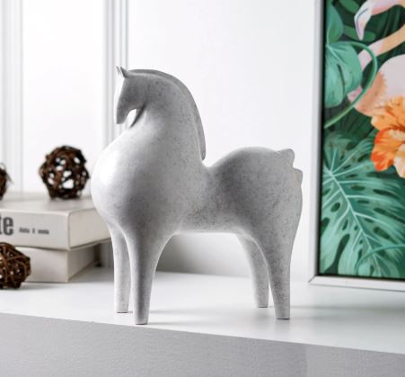 Curvatura Equestrian: Horse Accent