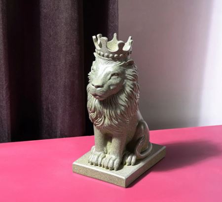 Nordic Minimalist Regal Lion