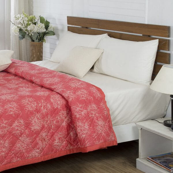 Spikes Print Red 6 Pcs Double Quilt Set