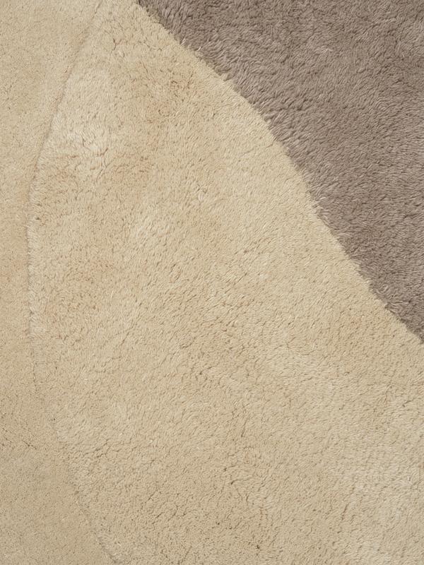 STATEMENT RUG - BEIGE