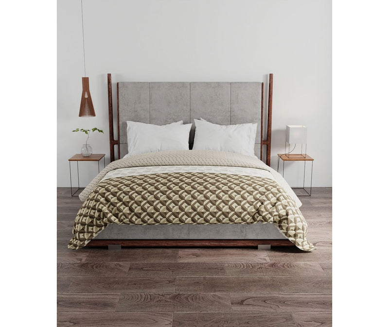 Beige & White Eye-Catching Geometric Print King Size Comforter (100% Cotton, Reversible)