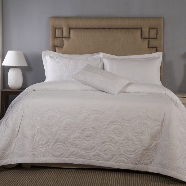 Mesh White 7 Pcs Double Quilt Set