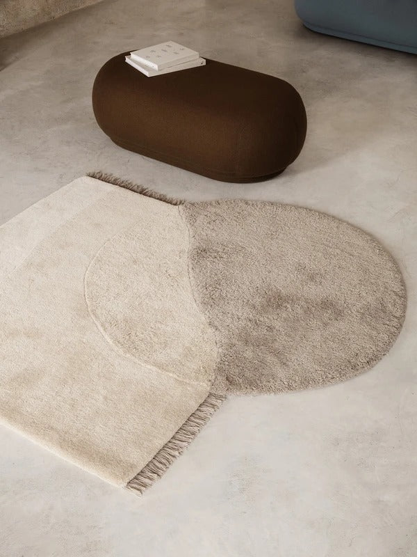 STATEMENT RUG - BEIGE